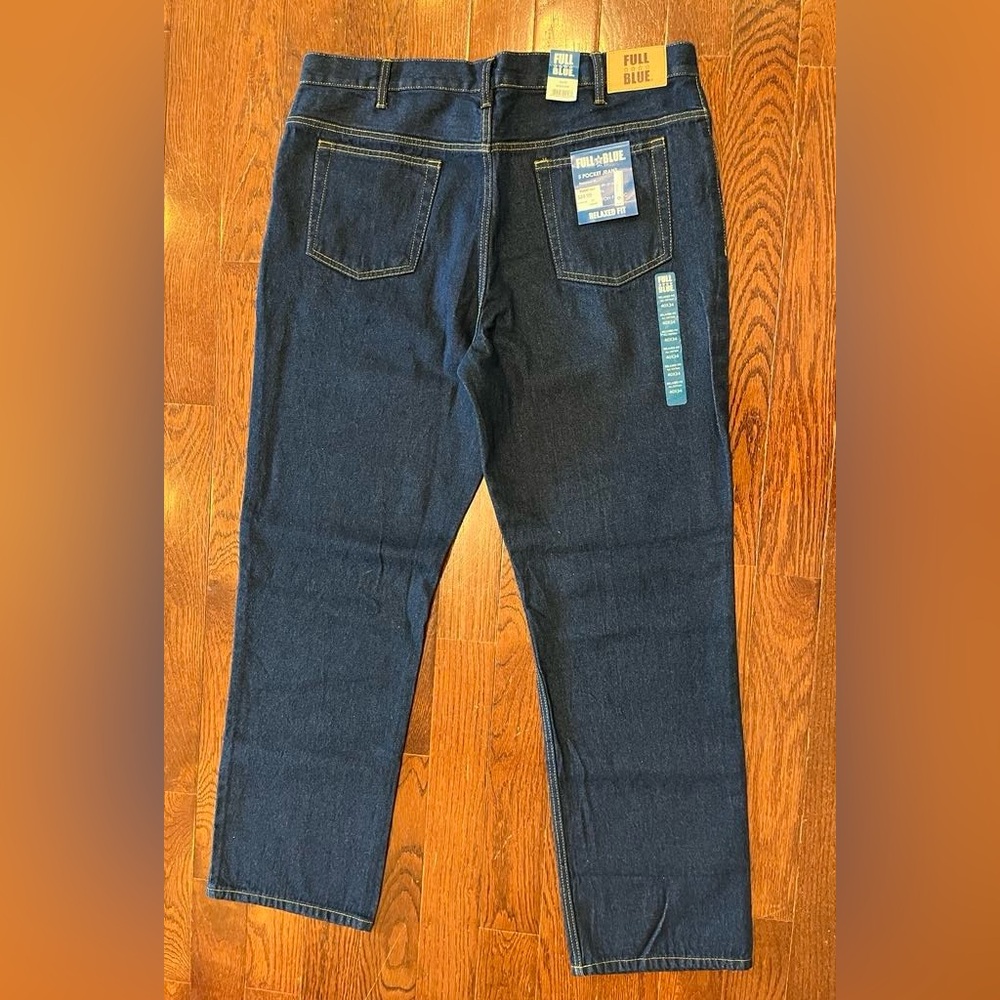 Relaxed Blue Jeans with Classic Style